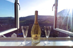 Birds Nest, Romantic getaway with stunning views